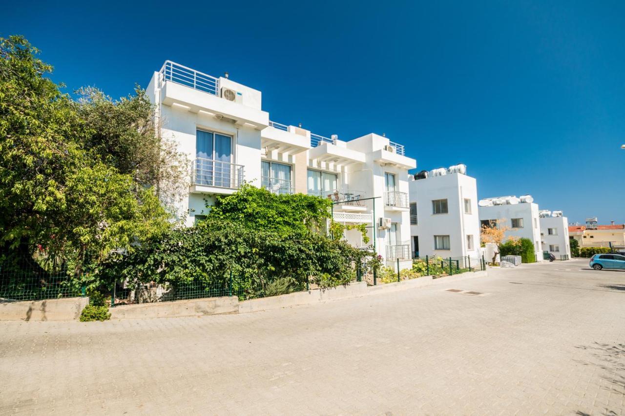 Amazing Two-Bedroom Apartment In Residence Lukomorye D1 With Private Garden Karavász Kültér fotó