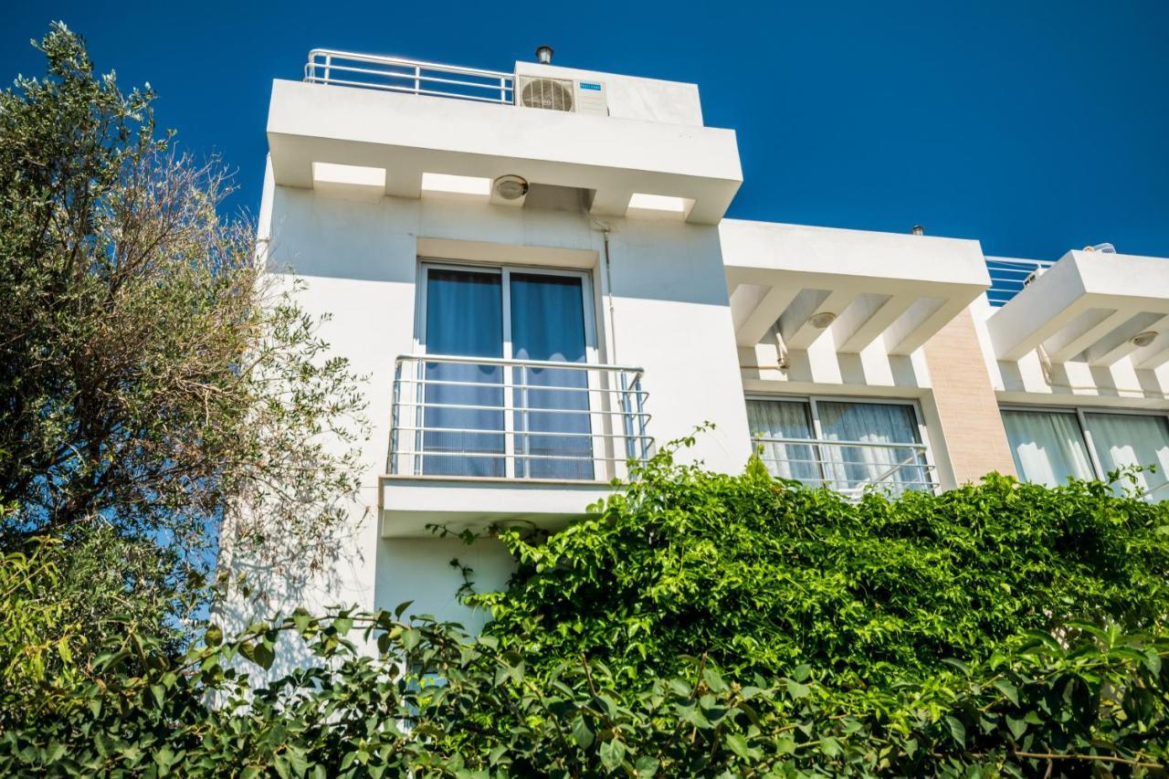 Amazing Two-Bedroom Apartment In Residence Lukomorye D1 With Private Garden Karavász Kültér fotó
